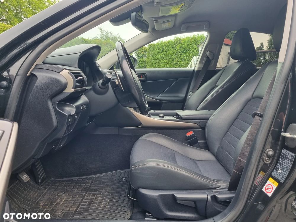Lexus IS Business Edition - 6