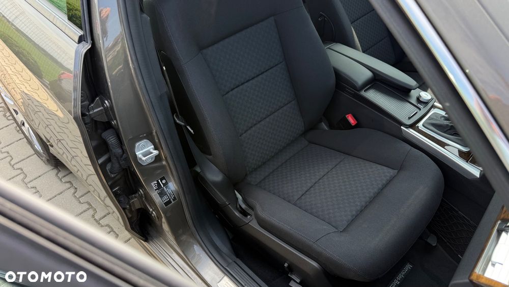 Mercedes-Benz Klasa E 200 7G-TRONIC - 25