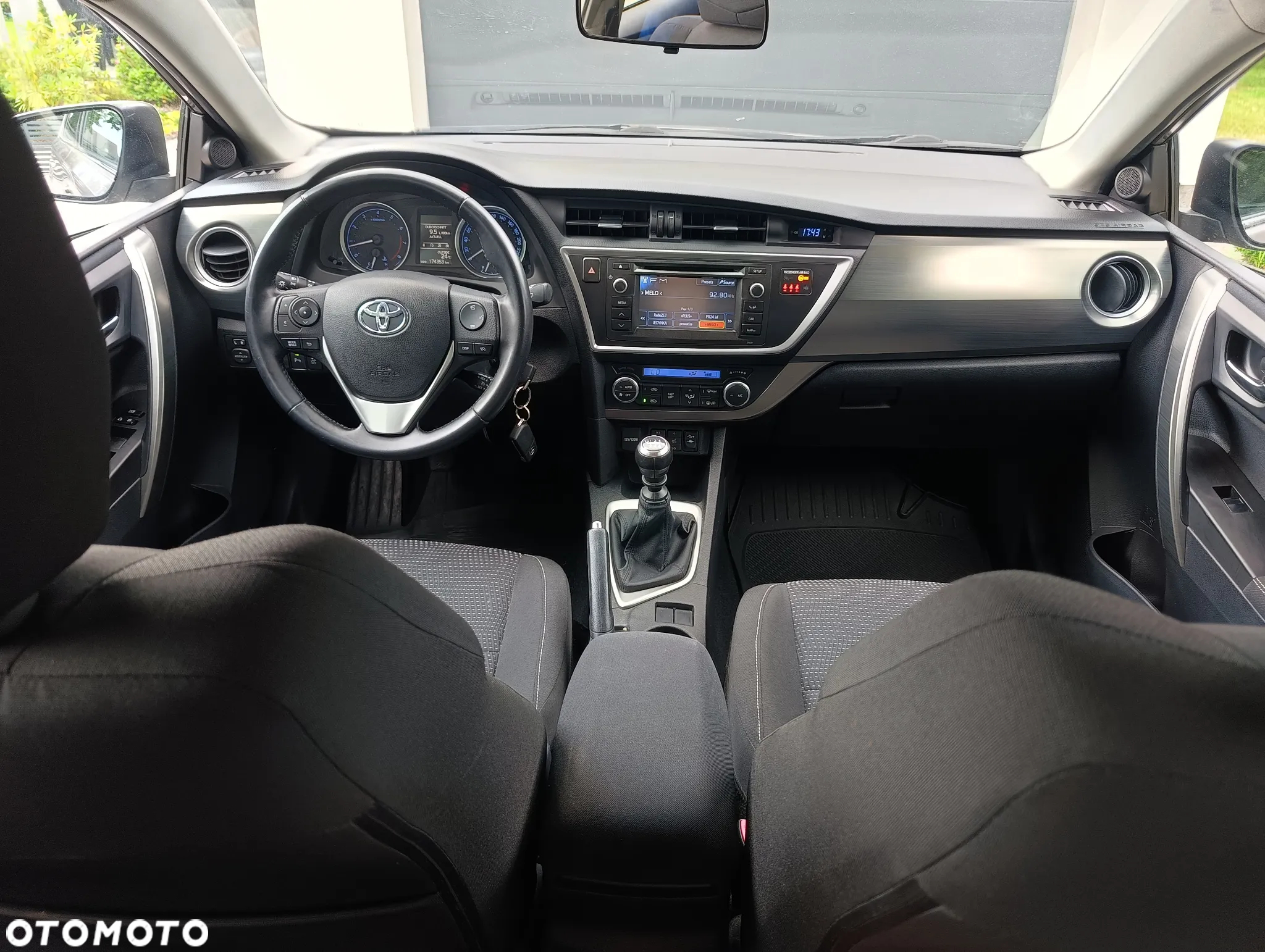 Toyota Auris 1.6 Premium - 16