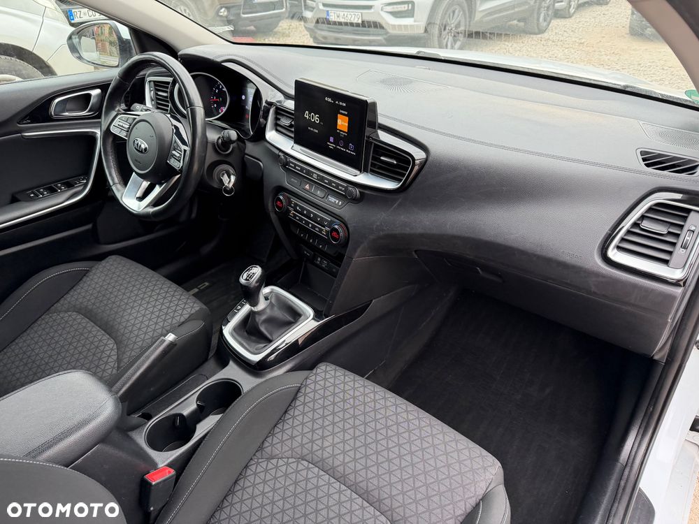 Kia Ceed 1.4 T-GDI OPF Vision - 36