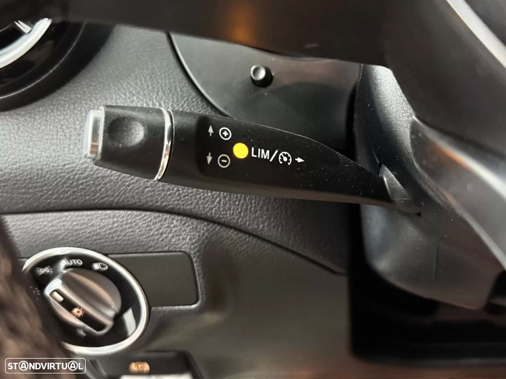 Mercedes-Benz CLA 180 d Shooting Brake AMG Line - 43