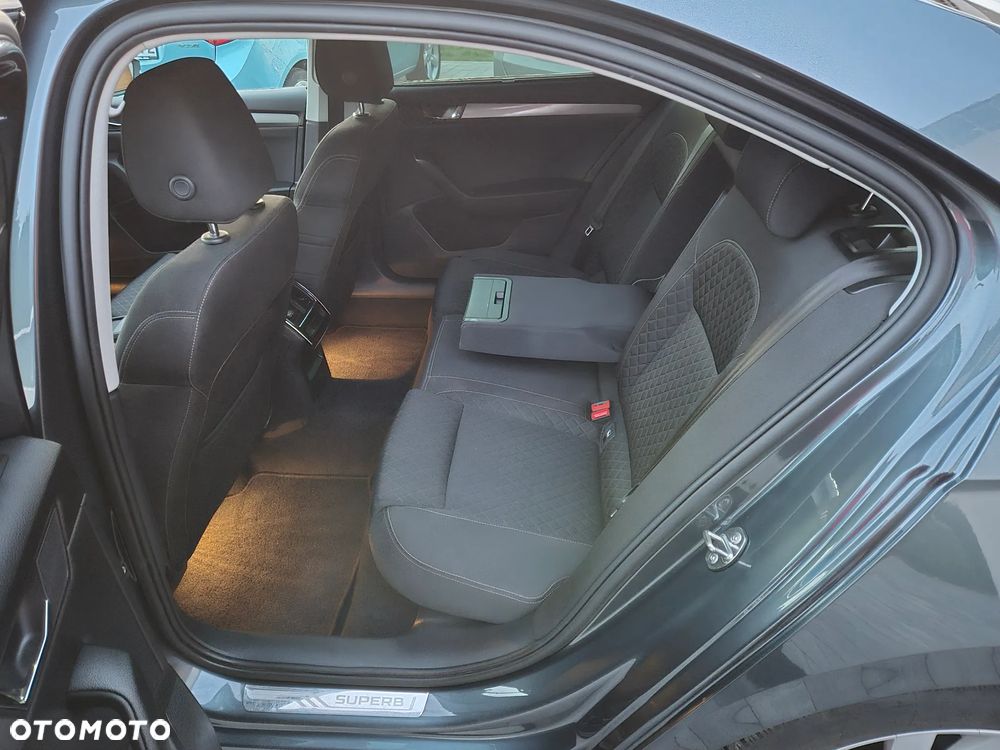 Skoda Superb 2.0 TDI Premium Edition - 12