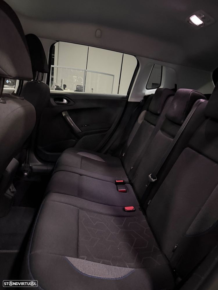 Peugeot 2008 1.2 PureTech Allure - 12