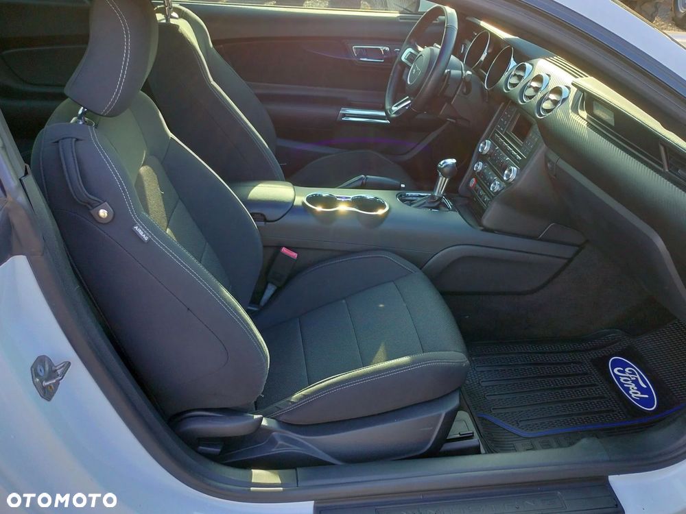 Ford Mustang 3.7 V6 - 14