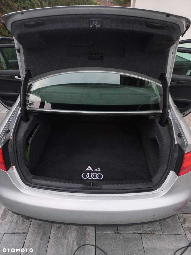 Audi A4 Limousine - 5