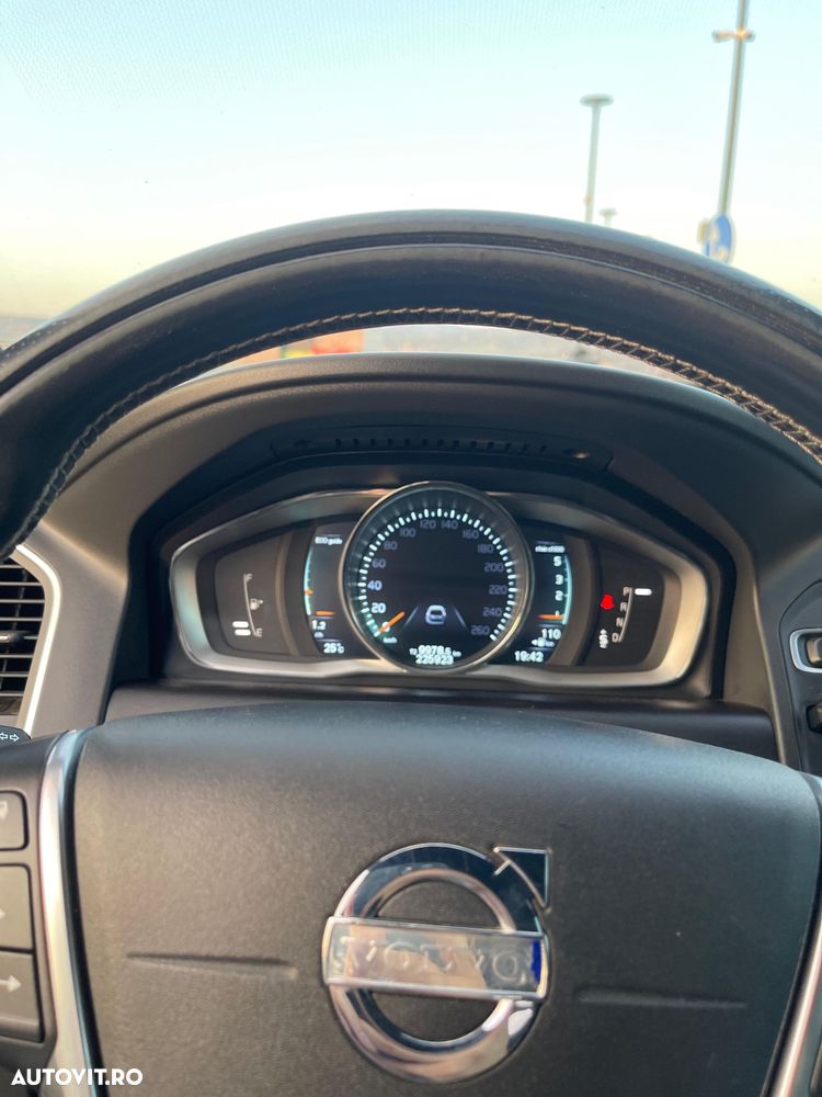 Volvo XC 60 D5AWD R-Design - 12