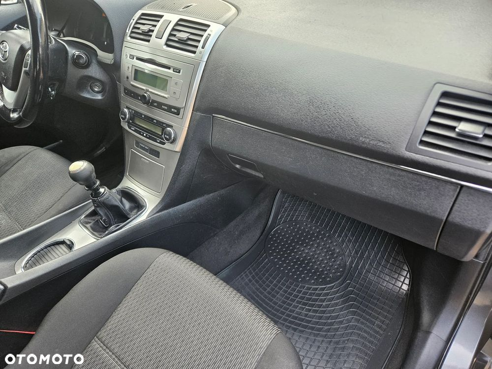 Toyota Avensis 1.8 Style - 19