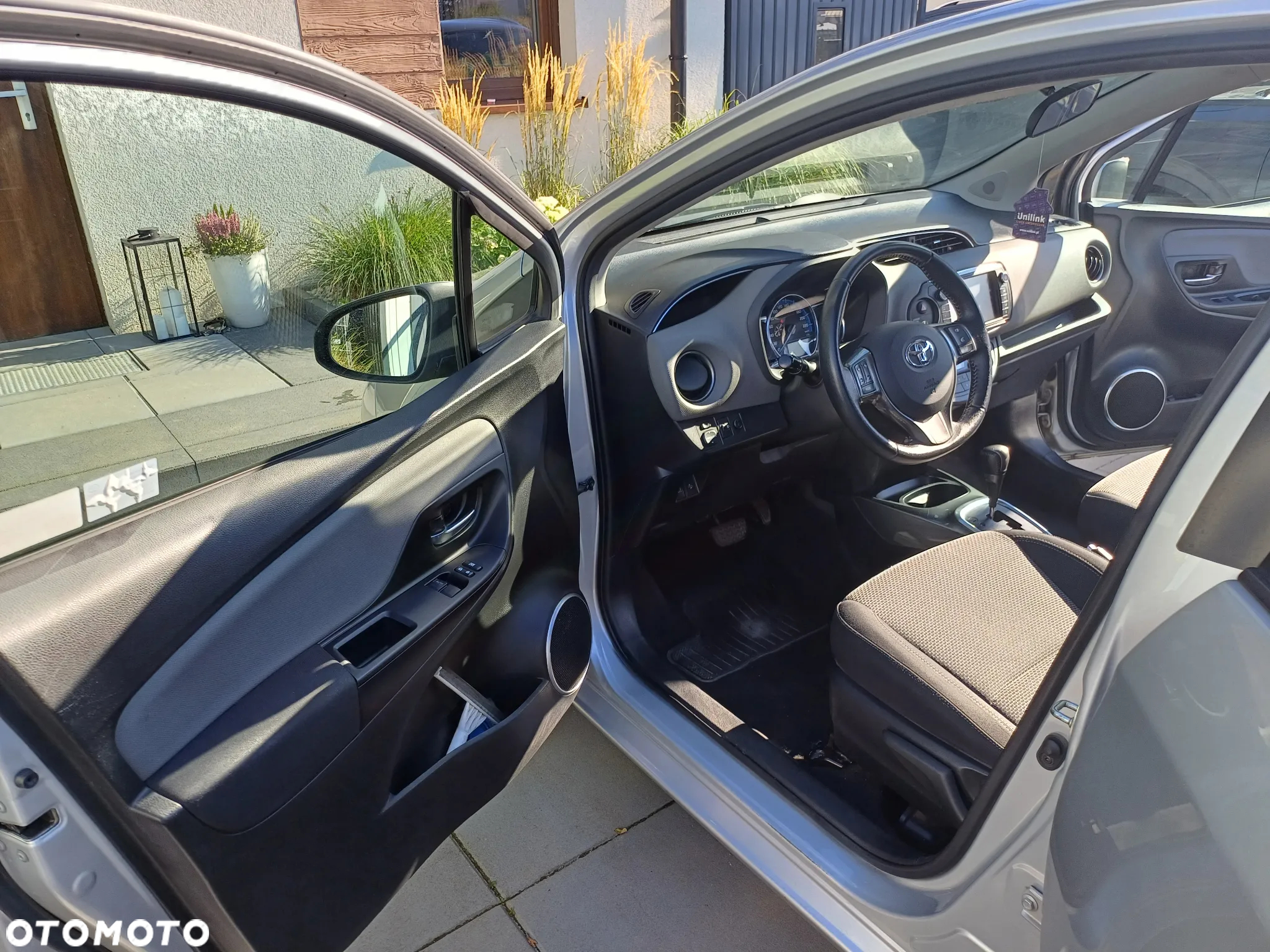 Toyota Yaris Hybrid 100 Dynamic - 8