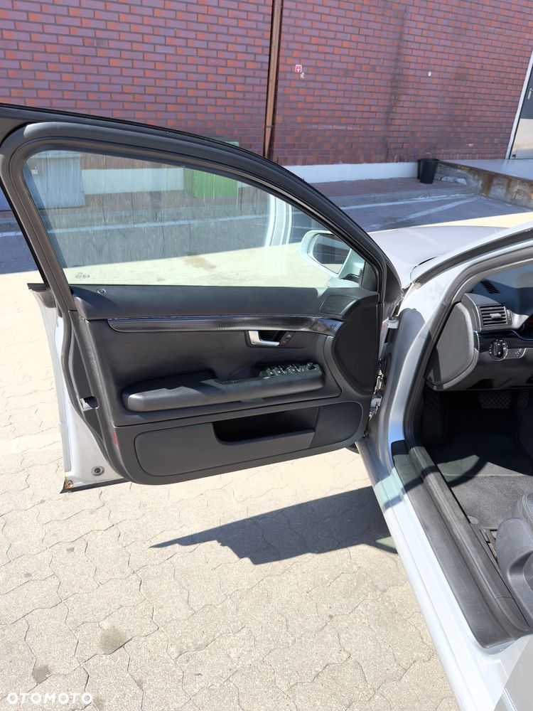Audi A4 Limousine - 8