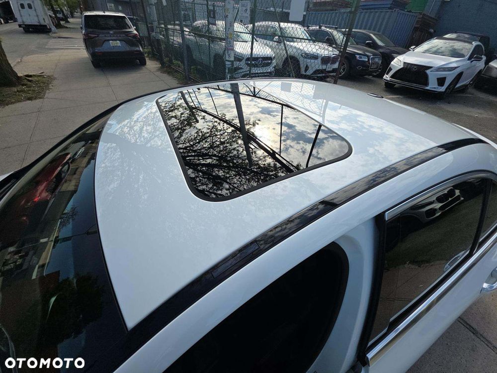 Mercedes-Benz Klasa C 300 4Matic 9G-TRONIC AMG Line - 14
