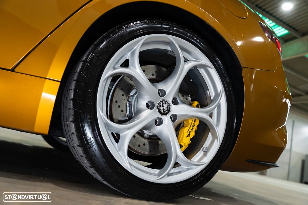 Alfa Romeo Giulia 2.9 V6 Bi-Turbo AT8 Quadrifoglio - 11