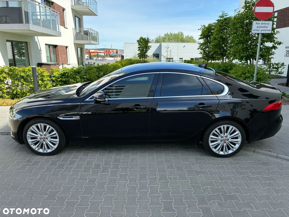 Jaguar XF 20t Prestige - 9