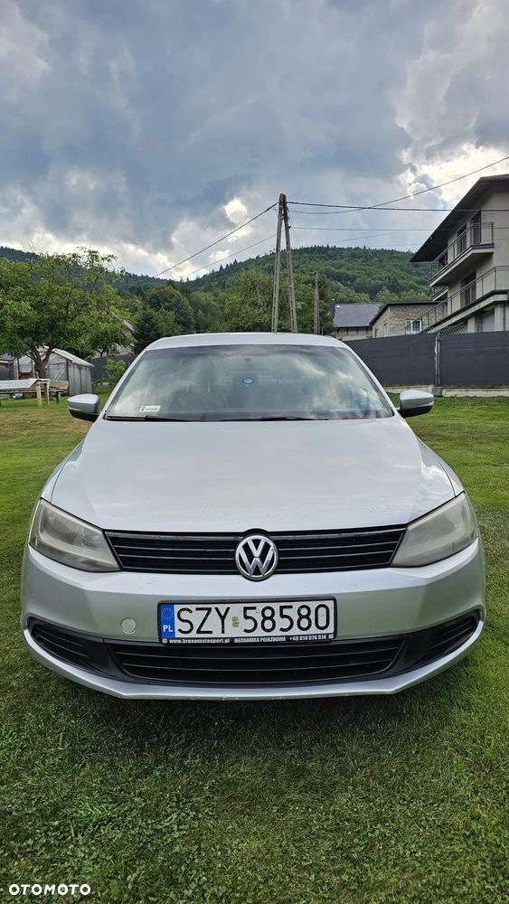 Volkswagen Jetta - 1