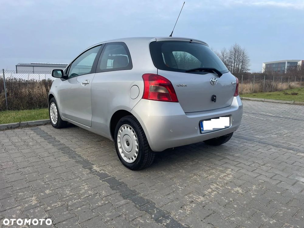 Toyota Yaris 1.0 Terra - 6