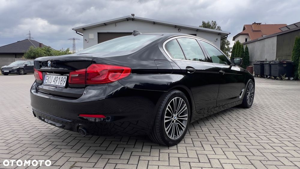 BMW Seria 5 520i Sport Line - 10