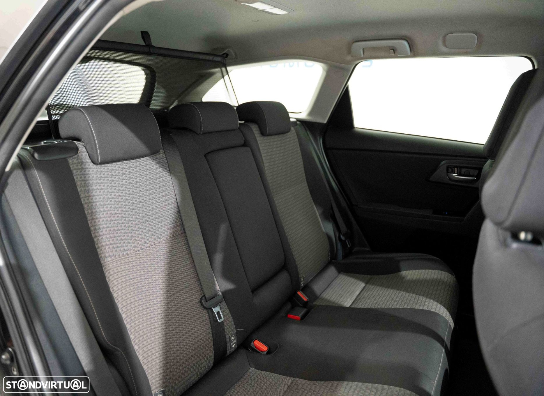 Toyota Auris Touring Sports 1.8 HSD Comfort +P.Techno+P.Sport - 14