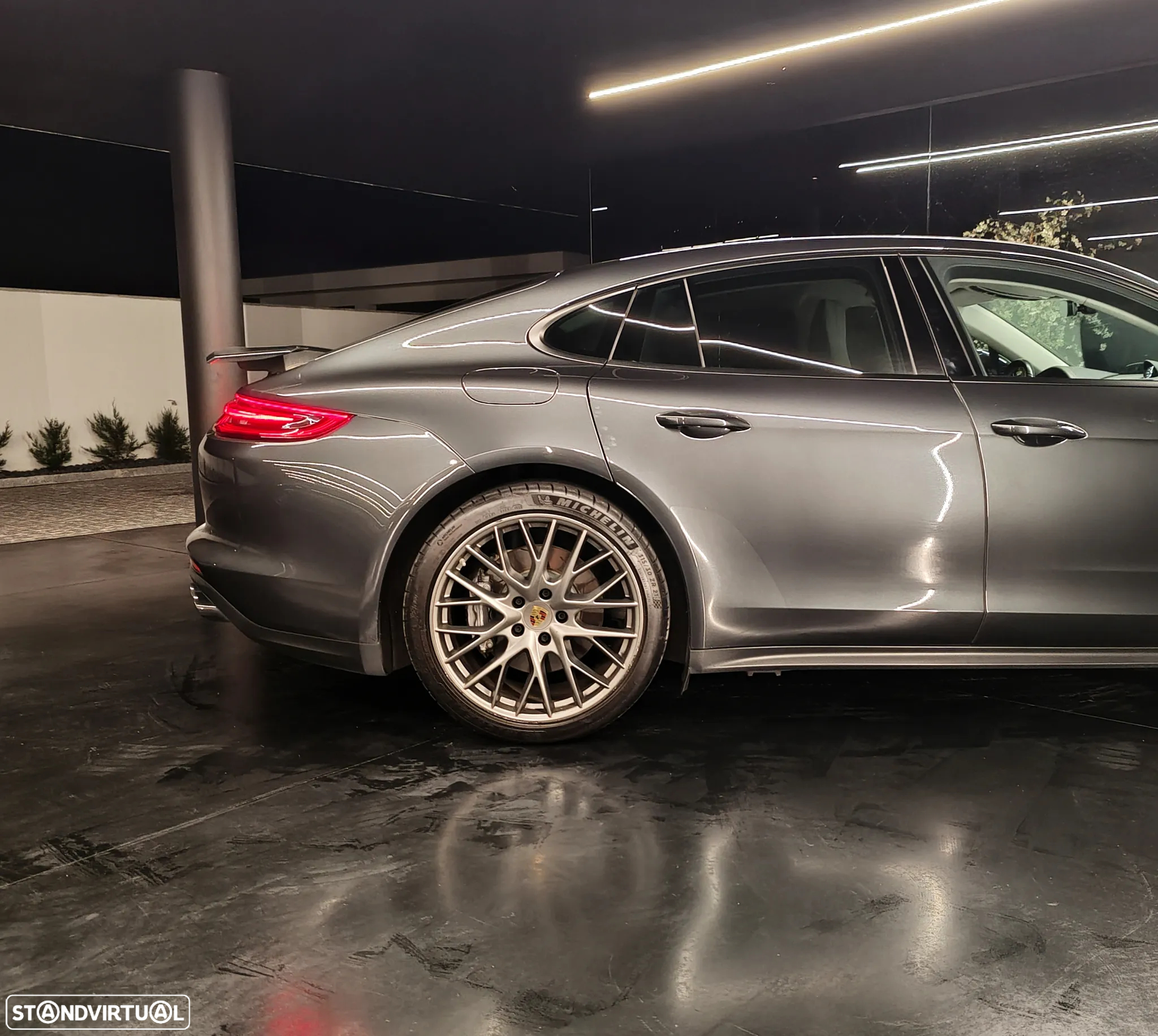 Porsche Panamera 4 E-Hybrid - 11