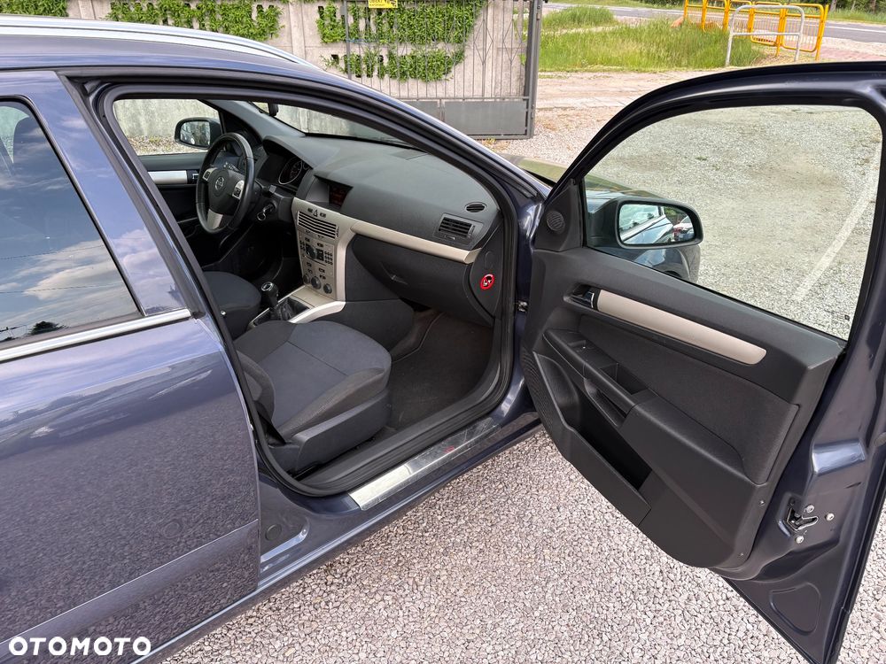 Opel Astra 1.6 Design Edition - 26