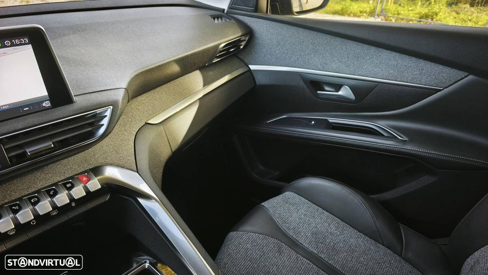 Peugeot 5008 1.5 BlueHDi Allure Pack EAT8 - 23