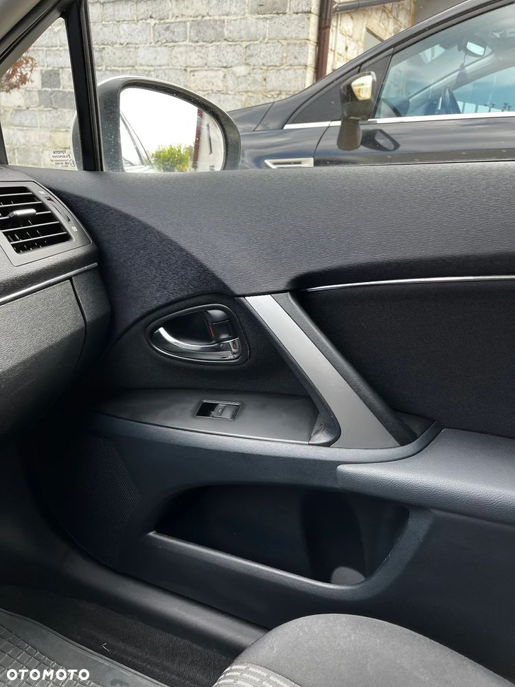 Toyota Avensis 2.0 D-4D Active - 13