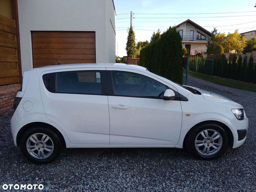 Chevrolet Aveo 2011 photo 4