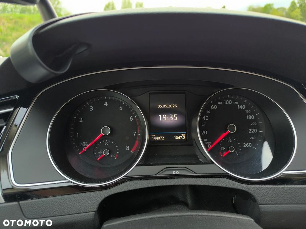 Volkswagen Passat - 2
