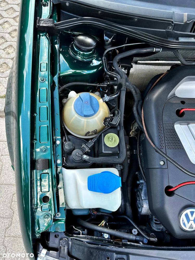 Volkswagen Bora Variant 2.3 V5 - 24