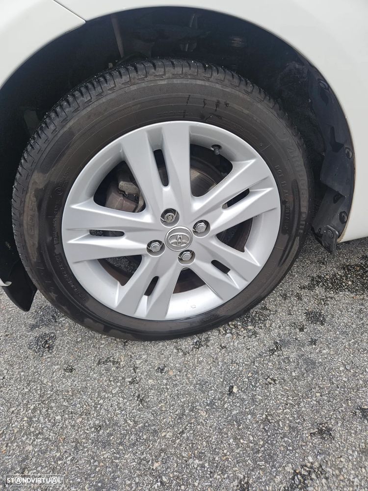 Toyota iQ 1.33 VVT-i 2 EP - 8