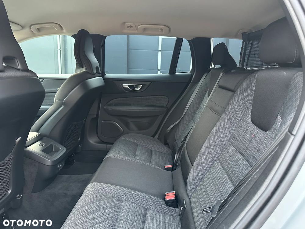 Volvo V60 Cross Country - 34
