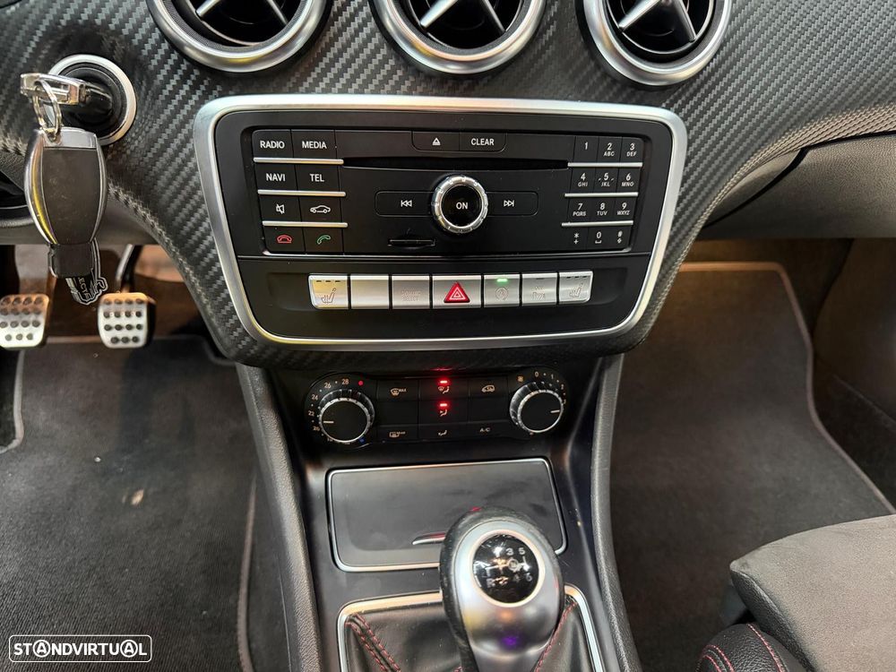 Mercedes-Benz A 180 AMG Line - 25