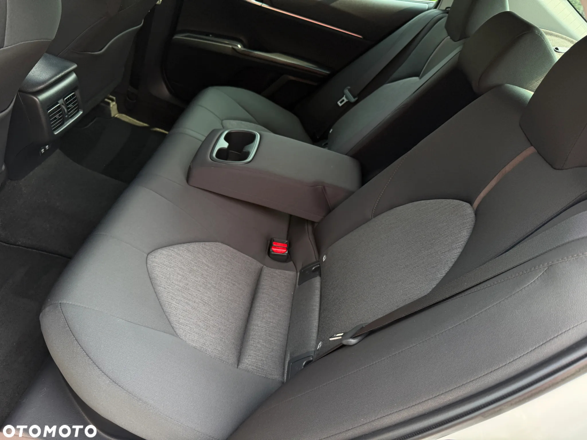Toyota Camry 2.5 Hybrid Comfort CVT - 33