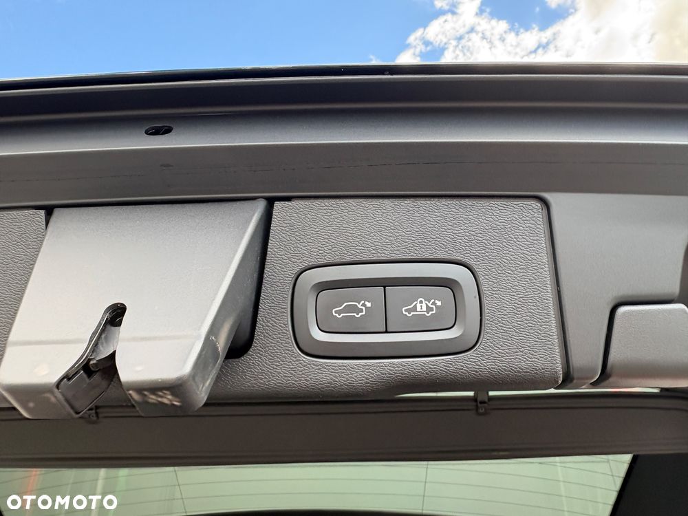 Volvo XC 60 B4 D AWD Geartronic Momentum Pro - 39