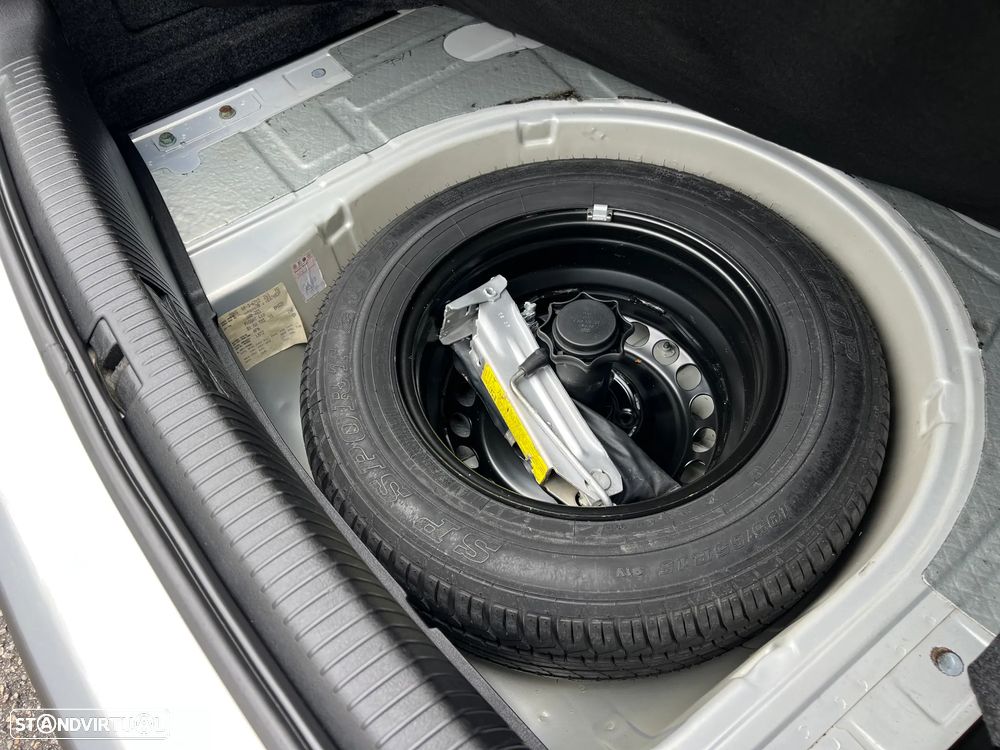 VW Passat 1.9 TDi Confortline - 29