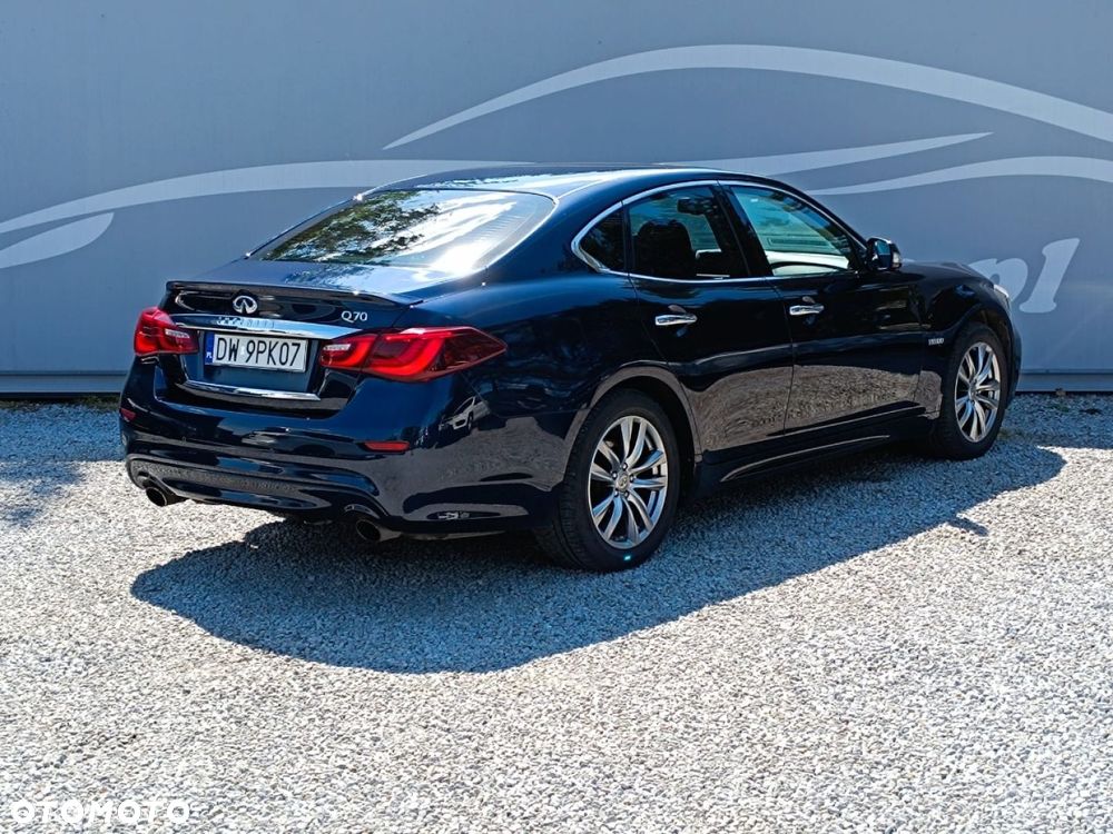 Infiniti Q70 - 20