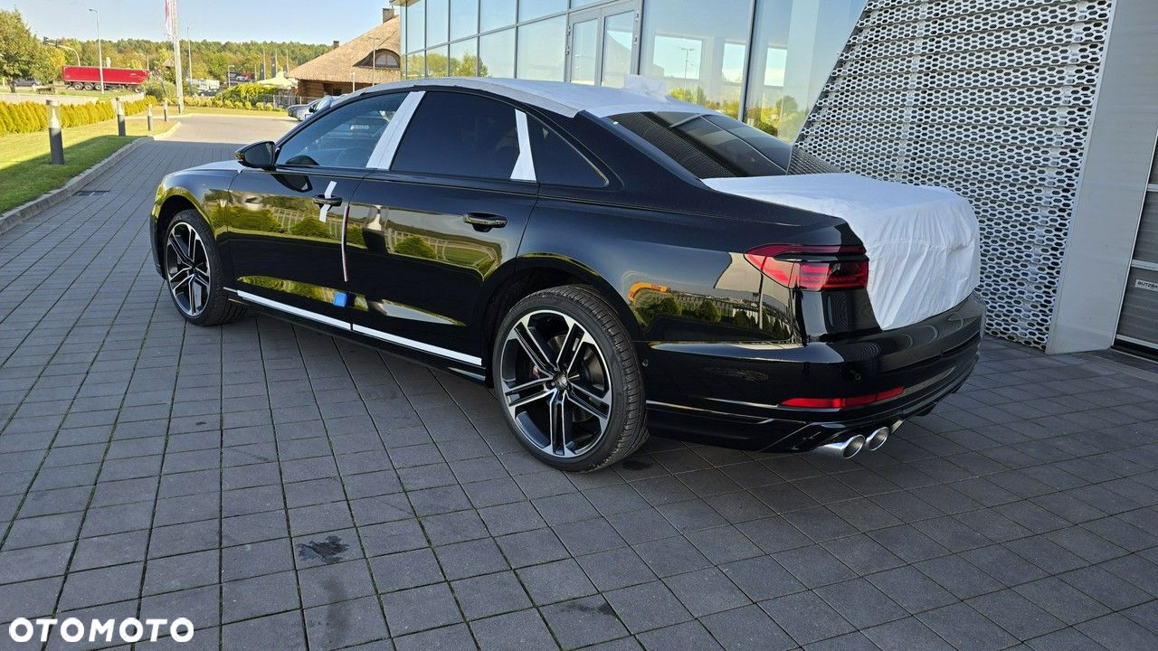 Audi S8 - 4