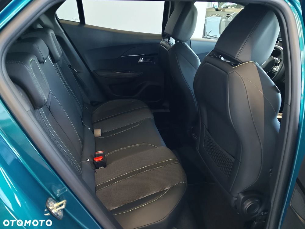 Peugeot 2008 PureTech mHEV GT E-DCS6 - 17