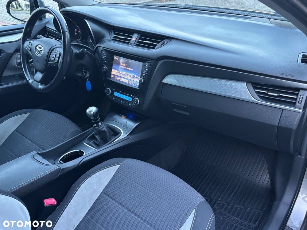 Toyota Avensis 1.8 Premium - 12