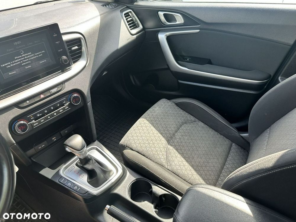 Kia Ceed - 38