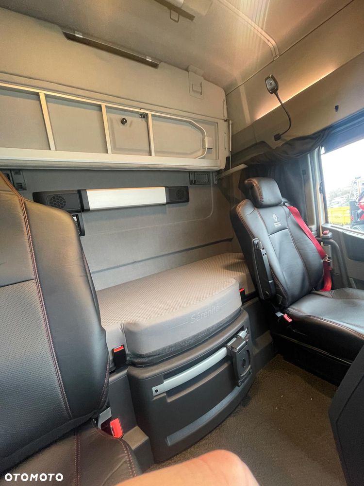 Renault T520 HIGH SLEEPER CAB - 11