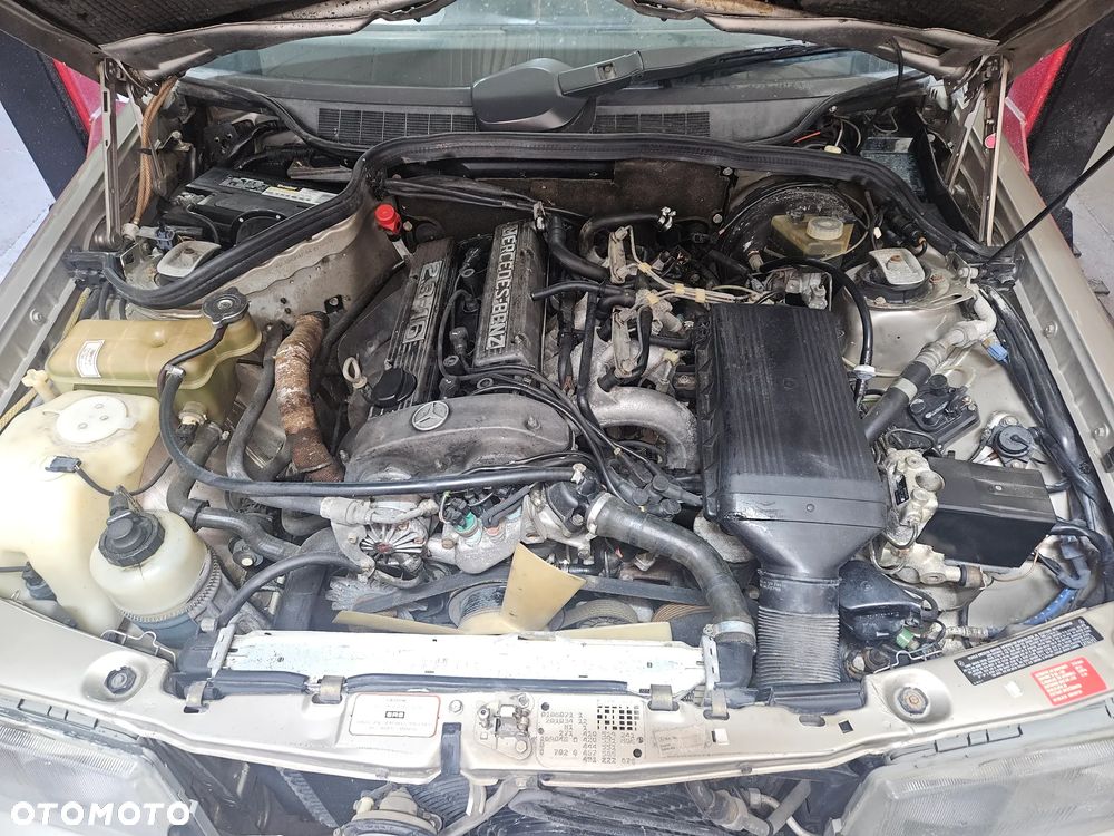 Mercedes-Benz W201 (190) - 11