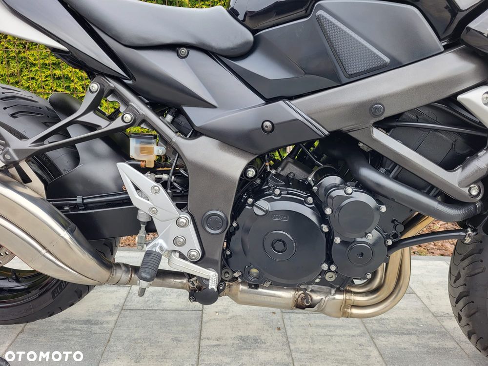 Suzuki GSR - 17