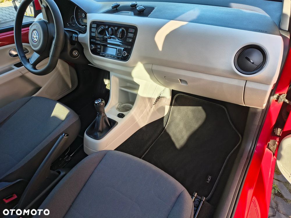 Volkswagen up! move - 16