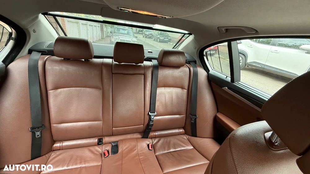 BMW Seria 5 525d xDrive - 11