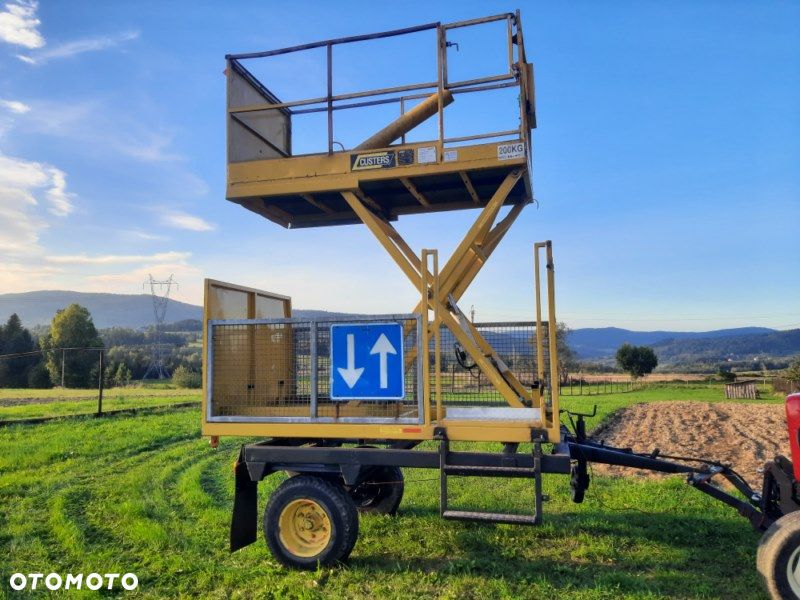 Inny platforma sadownicza zwyzka podnosnik nozycowy do ursuc  c 330  podest do obcinania galezi konserwacji rynien  naprawy oświetlenia