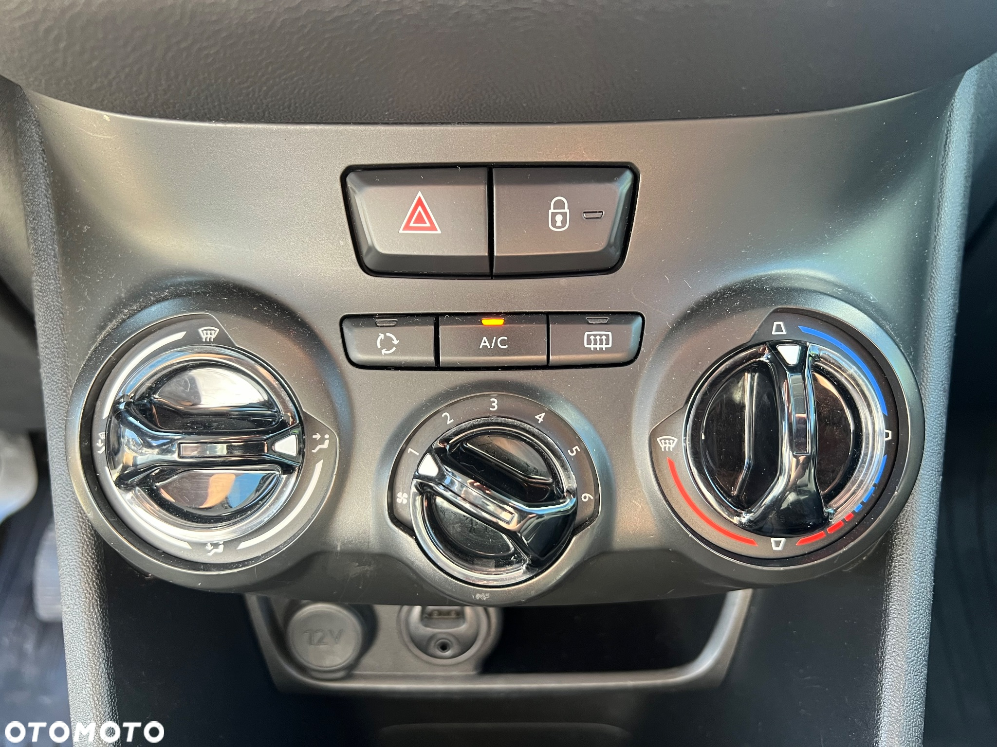 Peugeot 208 - 16