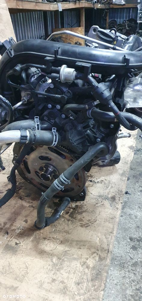 Silnik blok silnika słupek Audi A4 B9 1.4 TFSI CVN - 9