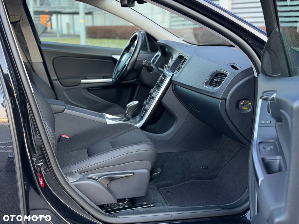 Volvo V60 D3 Summum - 27