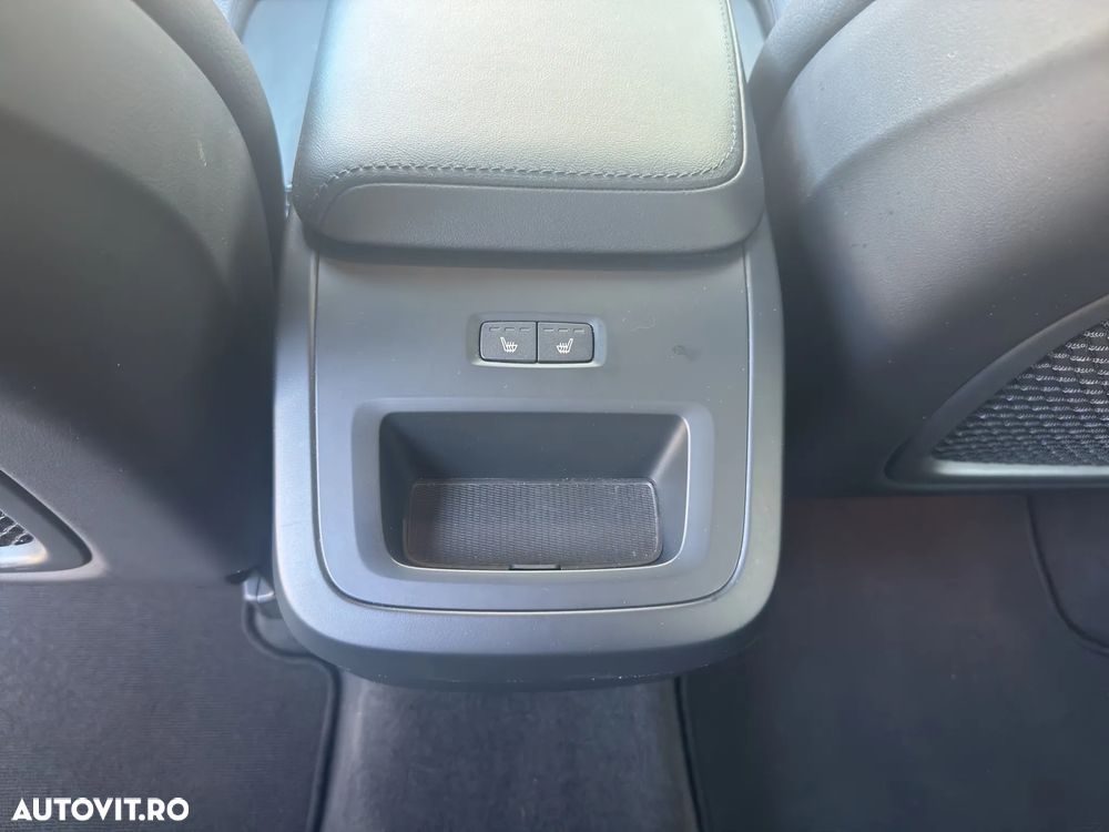 Volvo XC 60 B4 MHEV AT FWD Core - 17