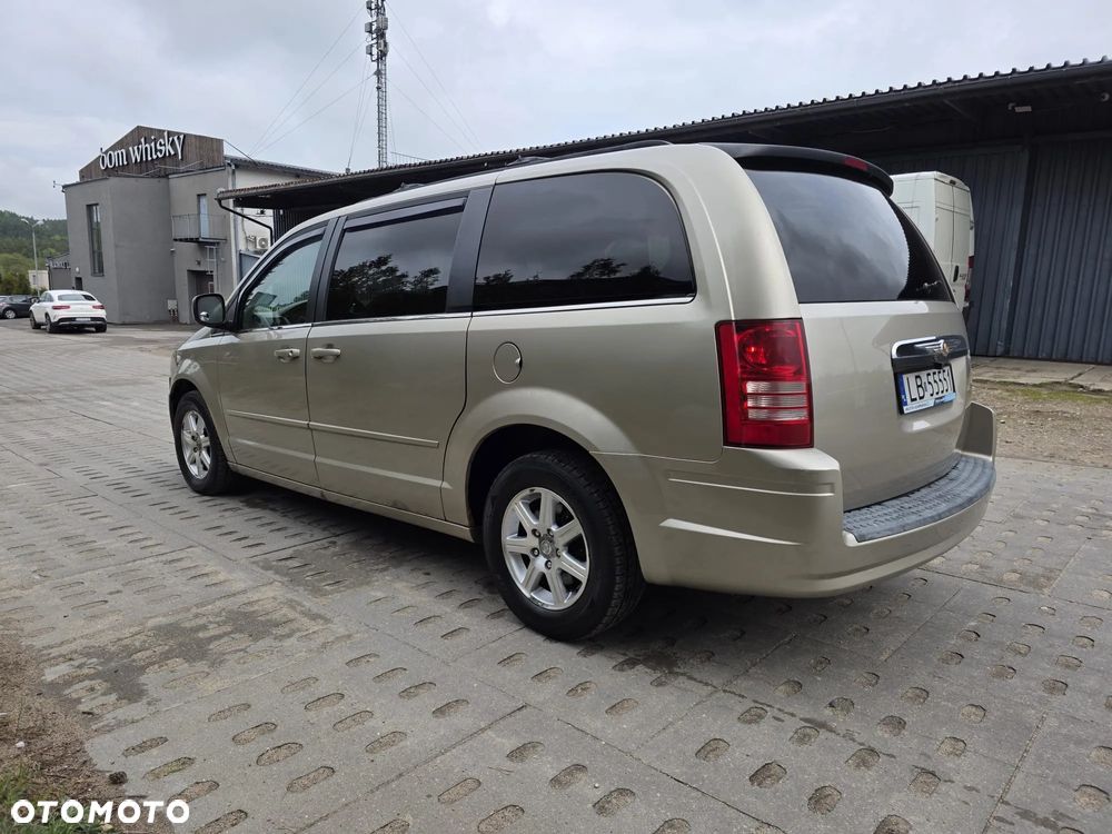 Chrysler Town & Country - 6