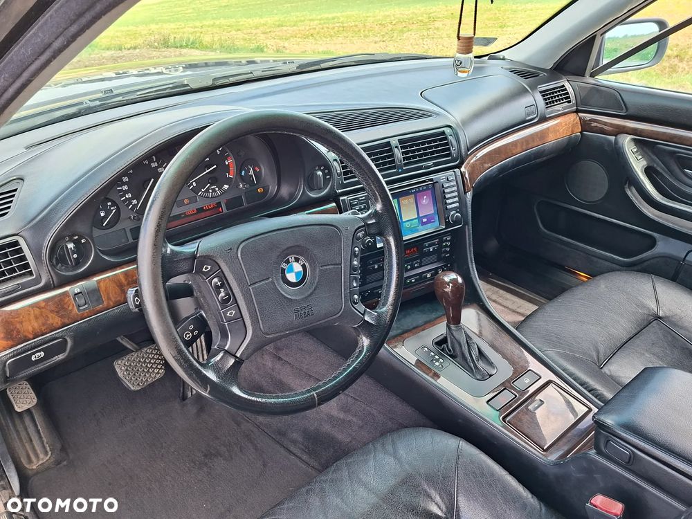 BMW Seria 7 750i - 9